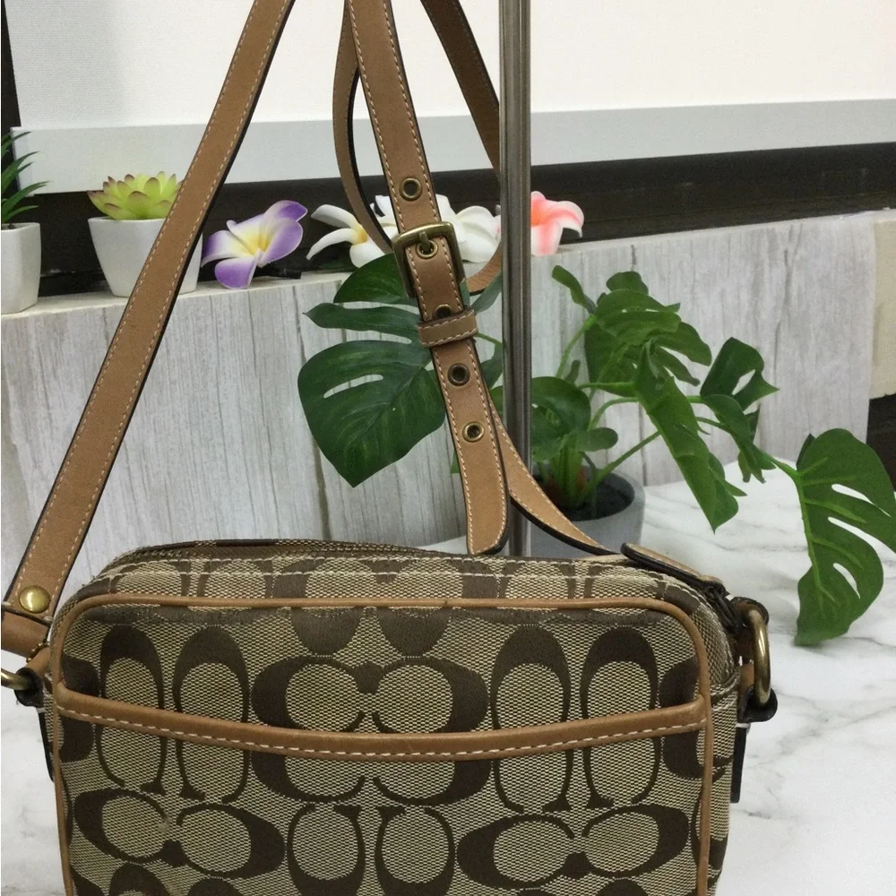 GUC Coach Signature Canvas Crossbody Bag in Khaki Tan